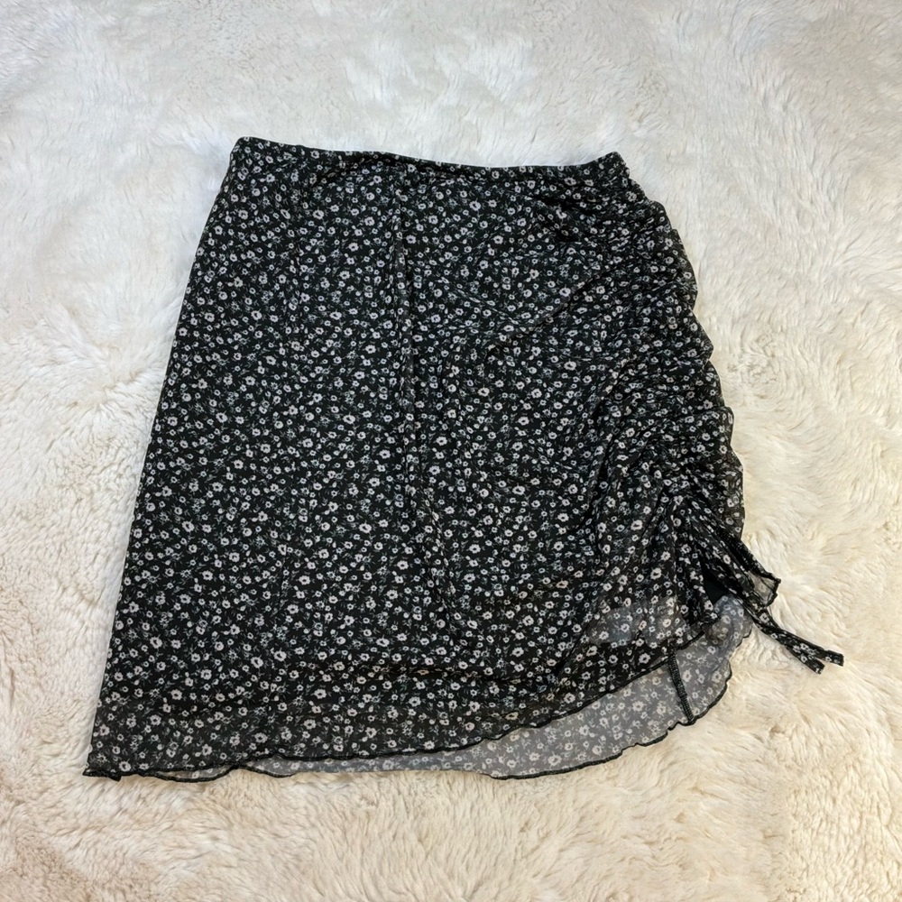 Hollister Ultra High Rise Black Floral Mini Skirt Women’s M Y2K Spring Preppy